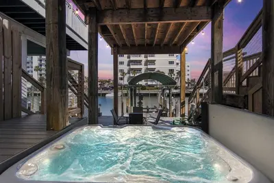 Image de Perfect Harbor Townhome with Hot Tub, Beach Access