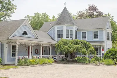 Image de Maritime History Meets Modern Comfort at the Carriage House in Old Mystic, Ct!