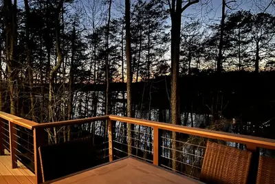Image de Modern pet friendly home w/ covered dock near Lake Lanier Olympic Park