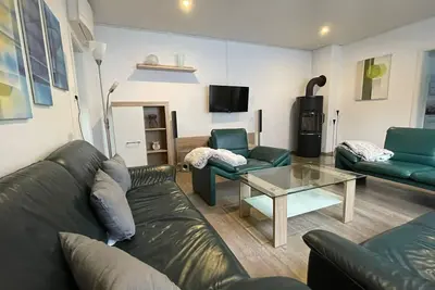 Image de 170 qm2 GroĂźes, GemĂĽtliches Haus mit Kamin und Klimaanlage. Hunde ErwĂĽnscht!