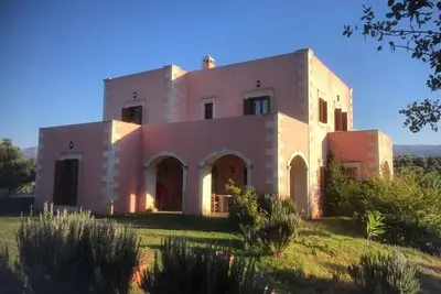 Family villa in a magical setting in Crete - 8 guests - wifi, Ac, Pool, Bbq