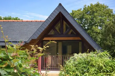 Image de 500 mètres de la mer. Logement avec terrasse, patio végétal. Idéal pour famille