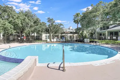 Image de Pool, Boat dock, Pier, Boat Launch, and Bbq area all at an affordable price!