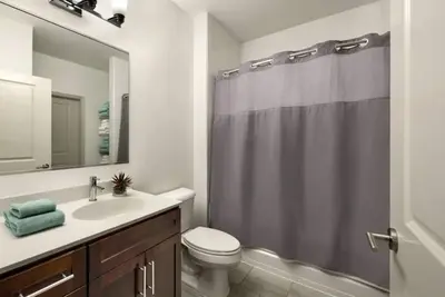 Image de 3-Bedroom Apartment - 7-day min. - Background check\/Lease Required