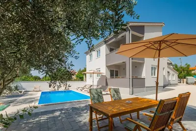 Zdenka with Common Pool / Apartment with Pool View A4