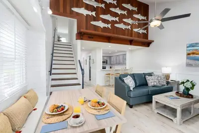 Image de Updated/Resort StyleSleeps-9-Beach-5 min/Pool/Dining/pickle Ball-Prime location