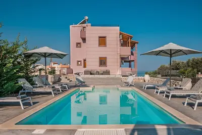 Image de Villa Aris, a serene Villa with 3BRs, with private outdoor Pool & Bbq area.