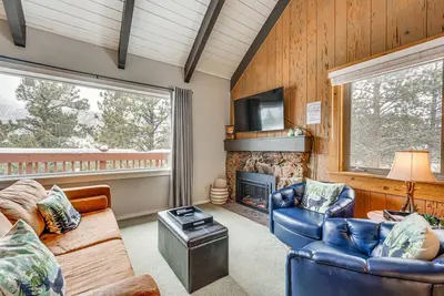 Image de Cozy Estes Park Condo w/ Balcony + Fireplace!