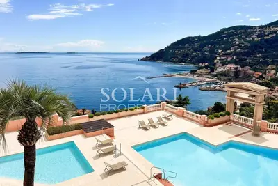 Image de Vue mer panoramique, résidence avec piscine