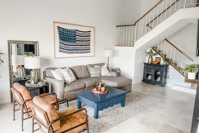Image de Back Bay Beauty! Walkable and family friendly. Bike Ride to the beach!