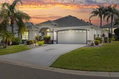 Image de Superb location, 2 bedroom, 2 bath home with a den. Near Sumter Landing