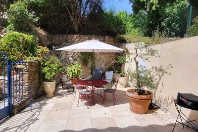 Image de Studio avec terrasse en Centre Ville et bord de mer