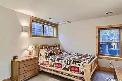 Image de Cozy waterfront chalet at headwaters of Little Thompson river