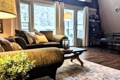 Image de Cozy Ski Retreat in Cold Springs w/Projector & Ps4! Dodge Rdg 7mi/Pinecrest 5mi