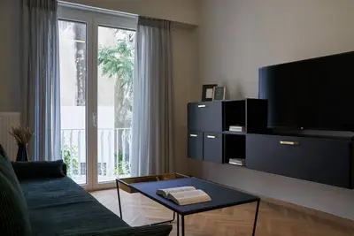 Image de Little Gem: Modern Urban Retreat