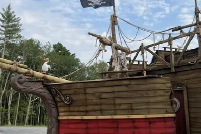 Pirate Ship - Deluxe Cabin #3 on map