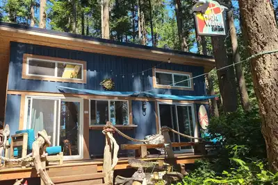 Image de Off grid cabin on Savary with guest bunkee\n\n