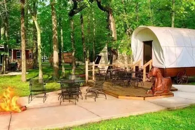 Image de Covered Wagon - Feel the thrill of Glamping at it's best!