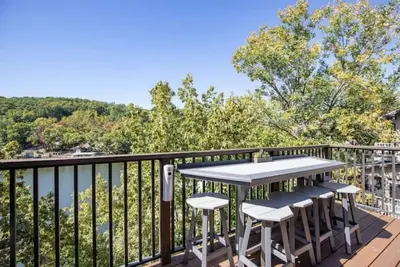 Image de Lakefront Unique Villa/Views 3 Bed 2. 5 Bath