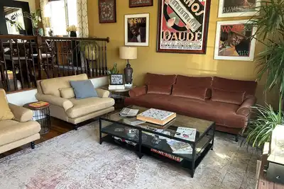 Image de Cozy retreat with fenced in yard—centrally located in the heart of Long Island.