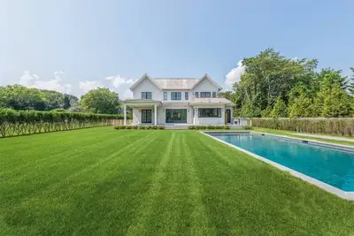 Image de Amagansett Lanes 7-b getaway - walk to beach and walk to town modern home.