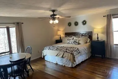 Image de Oak Haven 1827 Cabin Rental