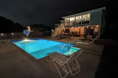 Image de Central Obx - Pool, Beach, Mini Golf, 2 Suites, Patio, Relax in the Outer Banks