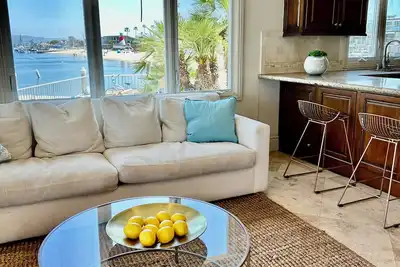 Image de Amazing waterfront 1bd 1ba with beach access & walkable to parks and restaurants