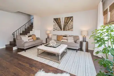 Image de 1 block to downtown! 3 blocks to the beach!