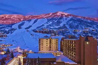 Image de Sheraton Resort at the mountain. Mountain view of Steamboat Springs ski area.