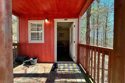 Image de Welcome to our charming tiny house cabin at Blue Clouds Resort!