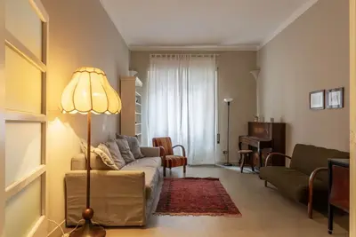 Image de GuestHost - Comfortable apartment located on the mezzanine floor of a renovated period building, with four floors in total. There is a flight of stairs at the entranceIt accommodates 4 people in 100 m2 of spaceIt is a 17-minute walk from the Mm Lepanto m