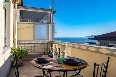 Image de Sailor's Terrace - Cozy Apt!