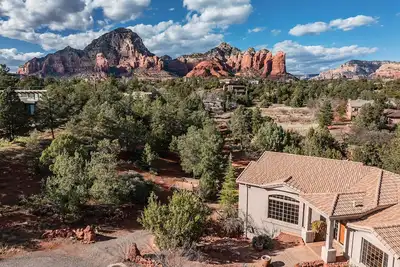 Image de Experience luxury at Sedona SunTerra, a spacious 3-bedroom retreat with stunning Red Rock views.