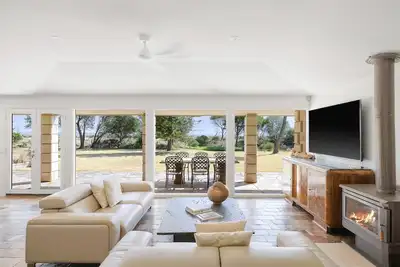 Image de Cognac Beachfront Silverleaves Cowes\nBeachfront property