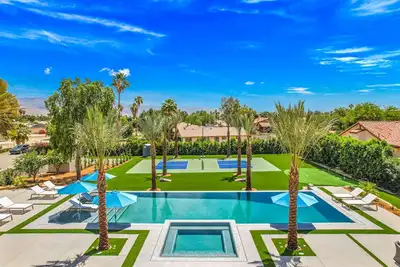 Image de Luxury+deals, Cinema, Basketball, Volleyball, Pickleball, Putting Green, Ping Ping
