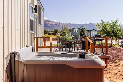 Image de Jasper Tiny Home with Private Hot Tub