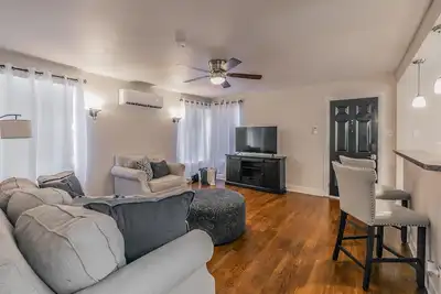 Image de 2 Bedroom, Right on 7th street! Walk to Dickies Arena & Will Roger’s,