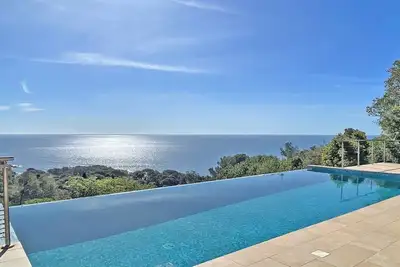 Image de Villa 8 personnes - Piscine privée à débordement - Vue mer - Wifi - Climatisation - Les Issambres