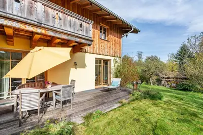 Image de Appartement \"Tegernseele\" avec vue sur les montagnes, terrasse privée et Wi-Fi