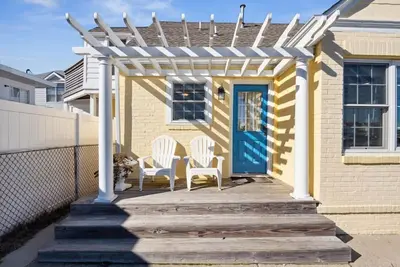 Image de Sun and Sand Beach Bungalow