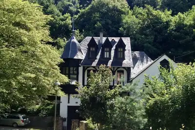 Image de Ehemals zur Heimburg Gehörendes Kutscherhaus in Ruhiger Ortsrandlage