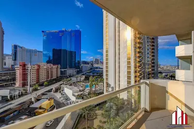 Image de Mgm Signature-07-607 Accessible Strip View Balcony