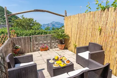 Image de Blue Bell Residence - Amazing Capri view