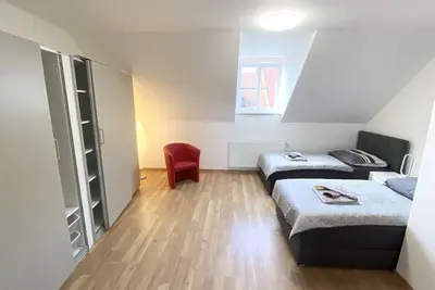 Image de Moderne Ferienwohnung mit 2 Schlafzimmern, KĂĽche und Bad