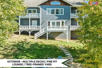 Image de Casa De La Mijenta - Spacious 5-bedroom Modern Lodge in \npeaceful Lake Junaluska