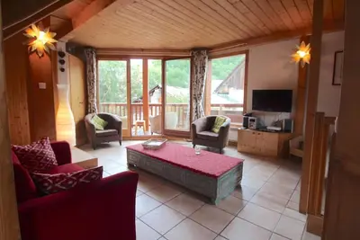 Image de 150m des commerces, 1er étage, balcon, télévision, casier à ski, 81m², Valloire