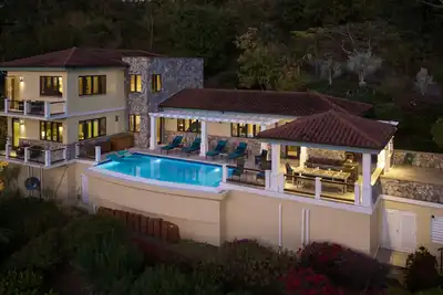 Image de Abrigado, \nA Villa with beautiful sunsets that appear to spill into the sea!