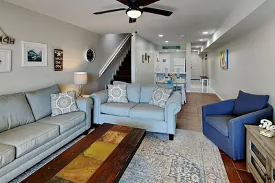 Image de Edgewater Villa 121 | Serene Balcony Views + Fun Amenities!