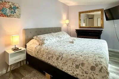 Image de TROPlCAL Haven-Bbq/Washer/Dryer-Near Beach/Lake/Park/Mall/Gym/Restaurant/Marina!